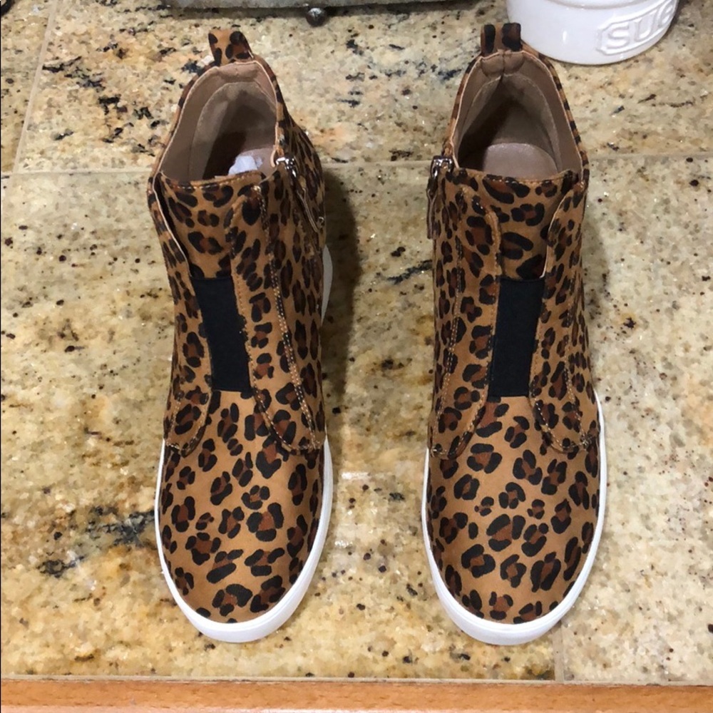NEW- Leopard Wedge shoes Sz 8 - Picture 5 of 5
